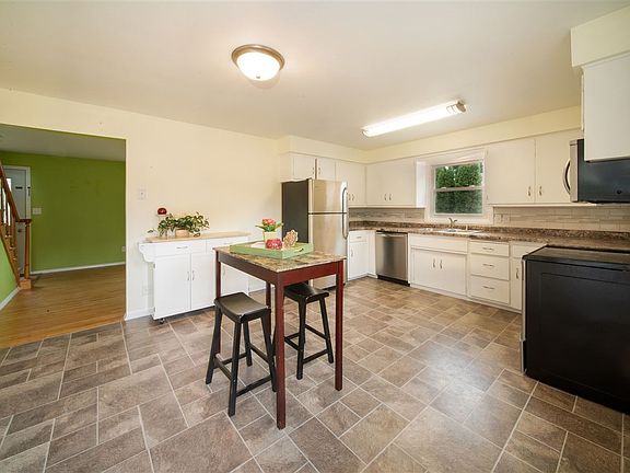 4th image of 1008 Ida St