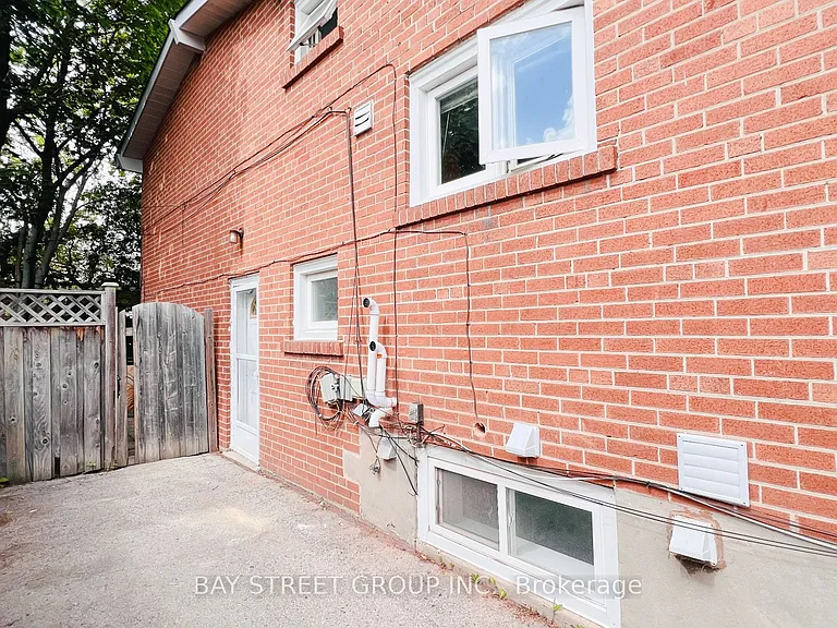 147 Roywood Dr — Photo 5