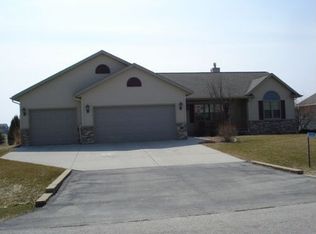 N6582 Carrington Dr, Fond Du Lac, WI 54937