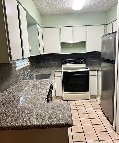 923 Vance Jackson Rd — Photo 2