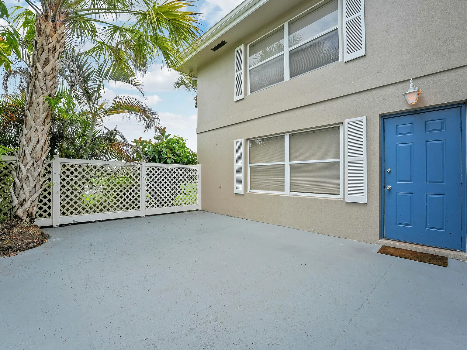 2 bed, 2.5 bath, 1374 sqft, $2,350 — Photo 1