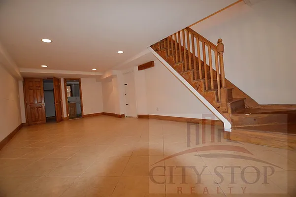 Rented by City Stop Realty | media 11