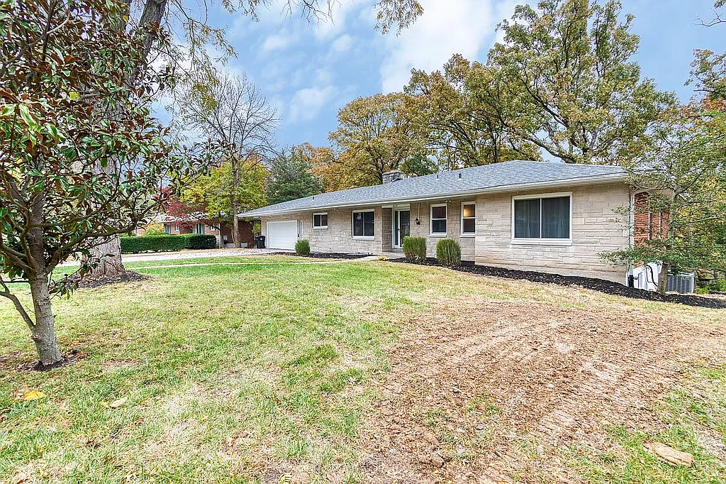 464 Gabriel Dr photo 1