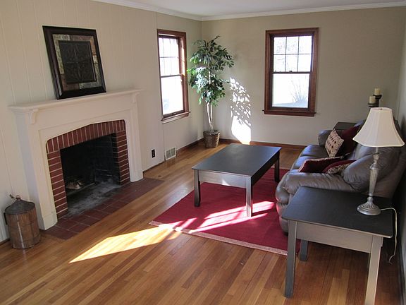 3rd image of 3206 Park St