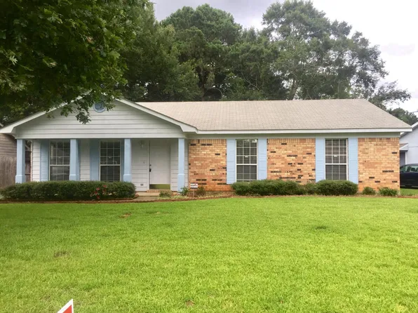 811 Royal Woods Dr W, Mobile, AL 36608