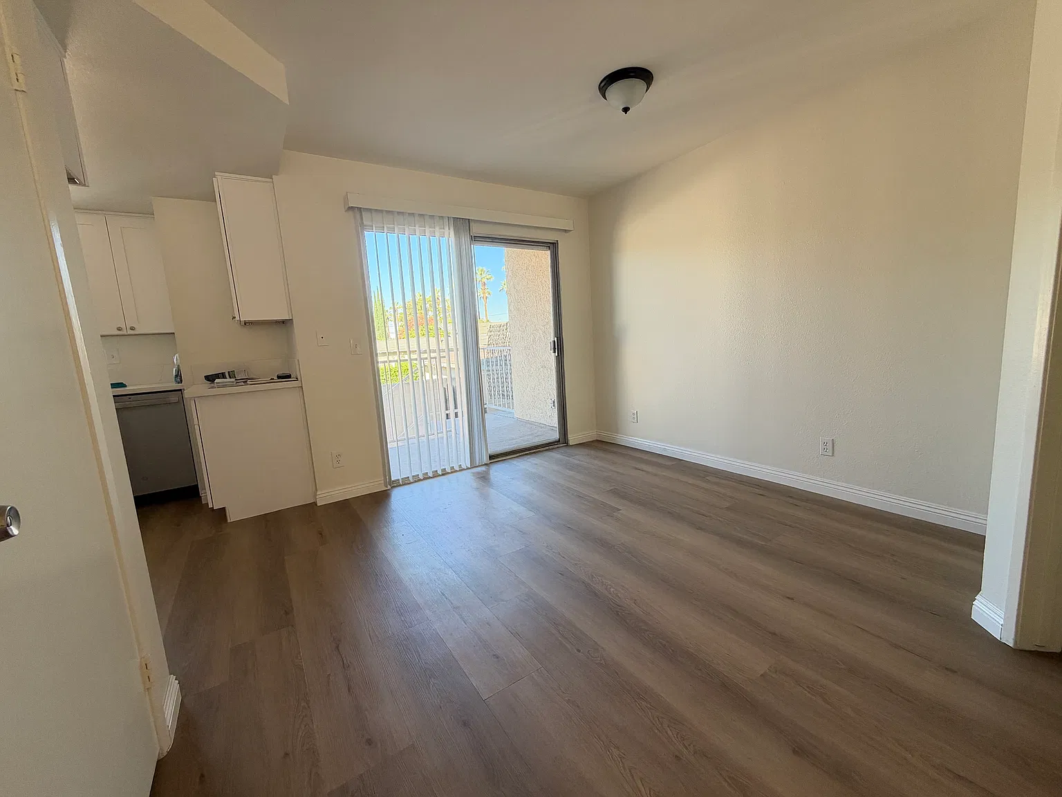 2 bed, 2.5 bath, 1200 sqft, $2,800 — Photo 3