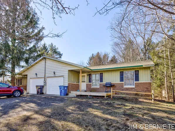 490 Union St, Douglas, MI 49406