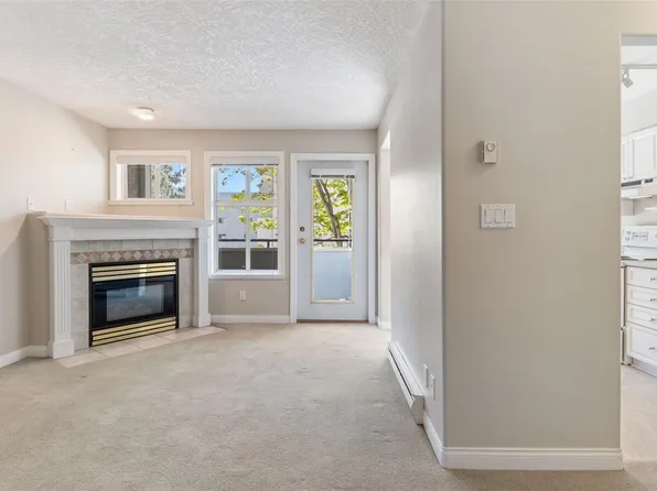 1580 Christmas Ave #204, Saanich, BC V8P 2X2