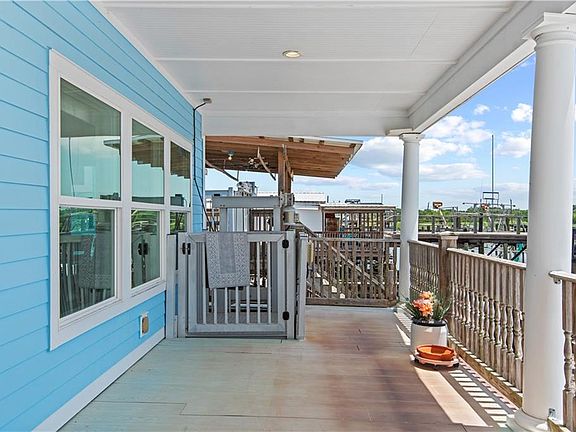 5th image of 327 Martin Ln