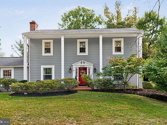 2nd image of 2301 Starcrest Dr