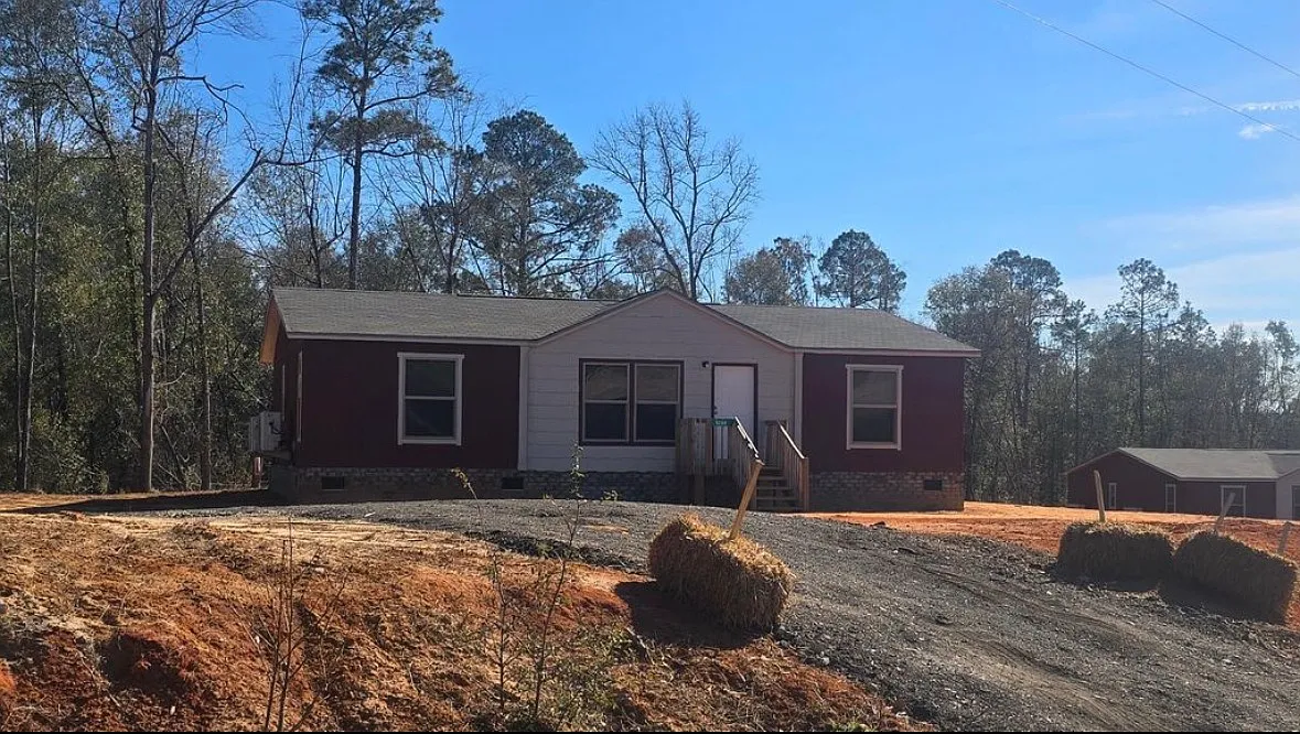 3 bed, 1600 sqft, $1,400 — Photo 1