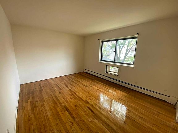 5th image of 88-15 Winchester Blvd #5