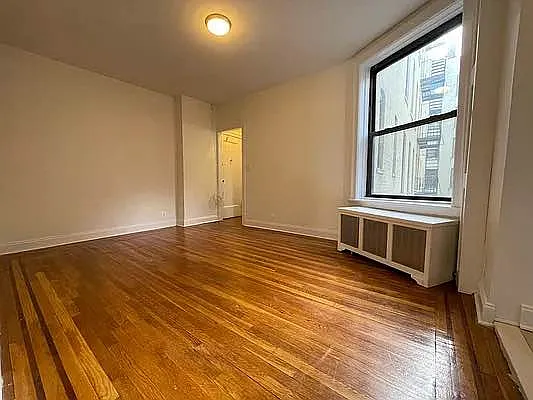 Rented by Hillel Realty Group | media 4