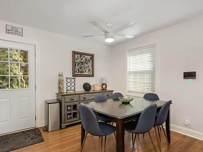 1147 Delano St — Photo 4