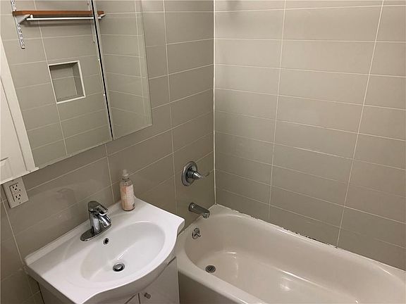 5th image of 147 28th Ave #3B