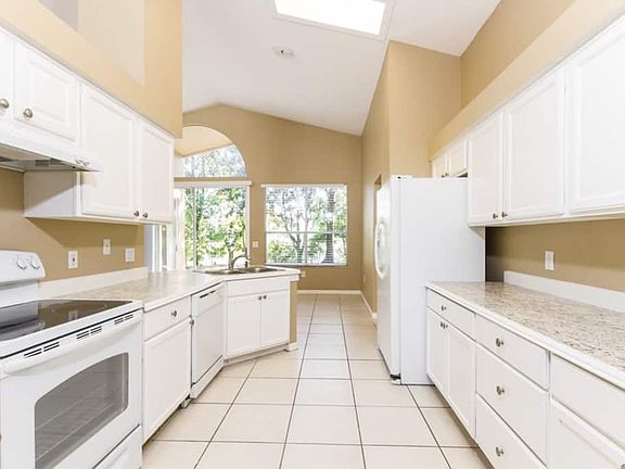 5th image of 18535 Kingbird Dr