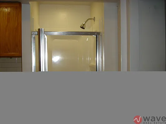 Rented by Wave Real Estate Group | media 15