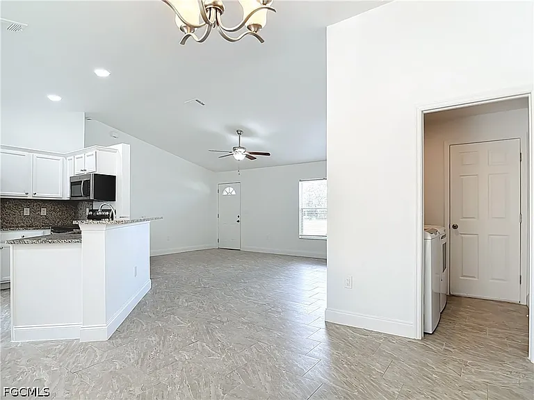 18522 Robinson Ave — Photo 7