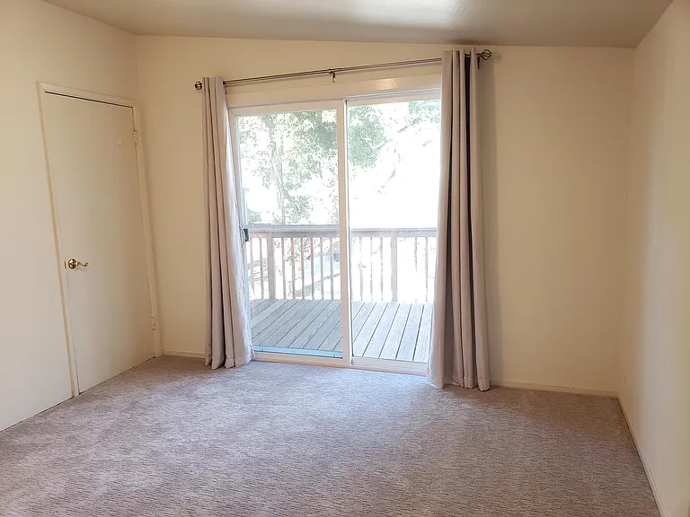 550 Hillcrest Way — Photo 5