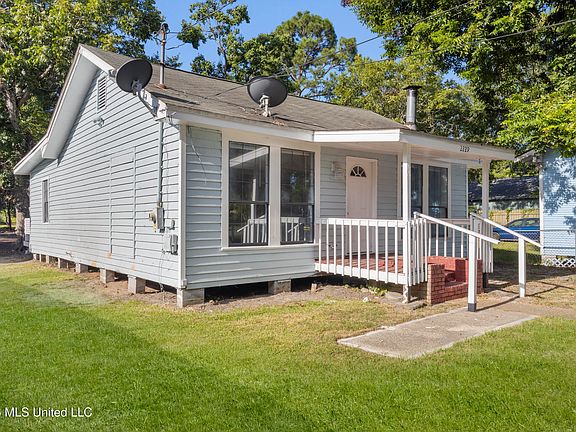 3rd image of 2229 30th St