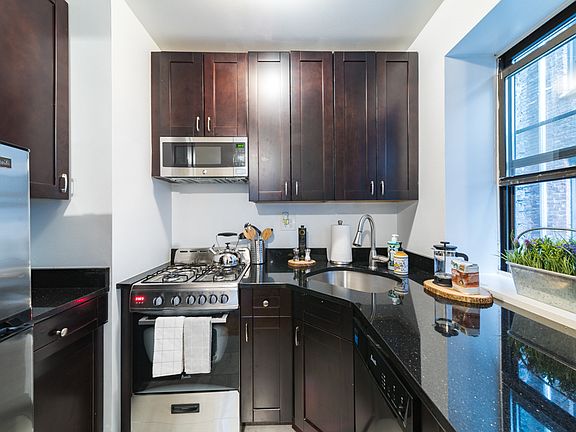 4th image of 506 Amsterdam Ave APT 1B