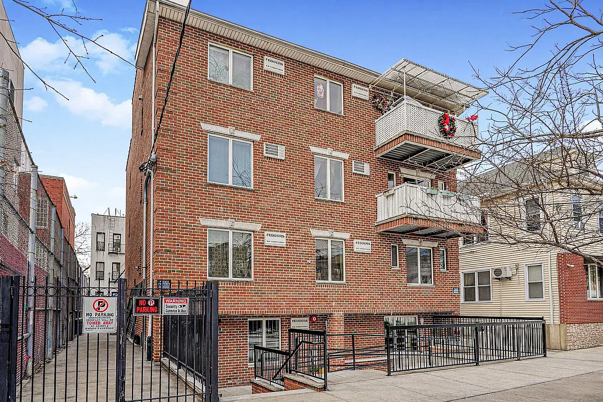 1838 W 13th St APT 3B photo 1
