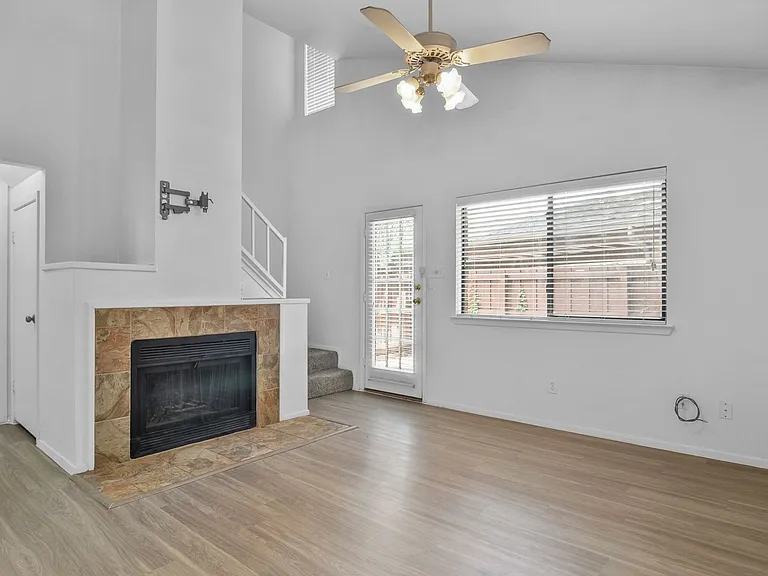 5720 Cedar Creek Dr — Photo 7
