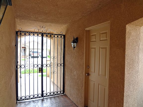 3rd image of 2403 N Schuman Pl