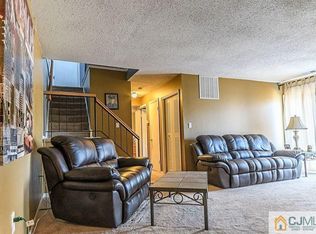 26 Farnham Sq #0, Parlin, NJ 08859