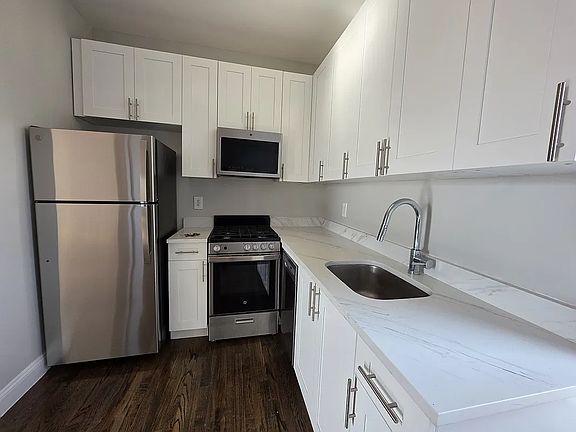 2nd image of 2075 E 13th St #4N