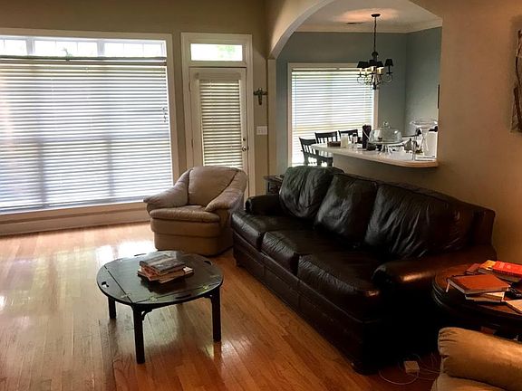 5th image of 848 Castlemaine Dr