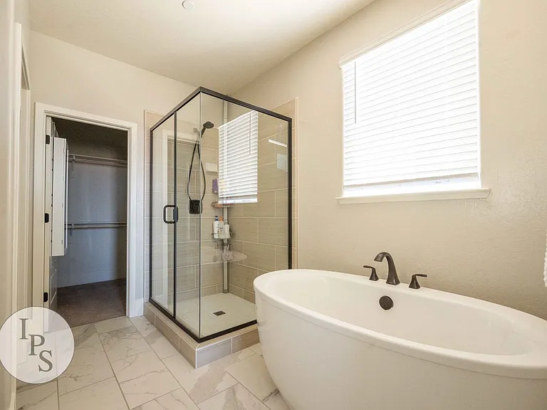 4299 Vineyard Dr — Photo 36
