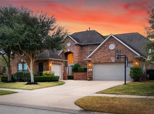 101 Baker Spring Ct, Friendswood, TX 77546