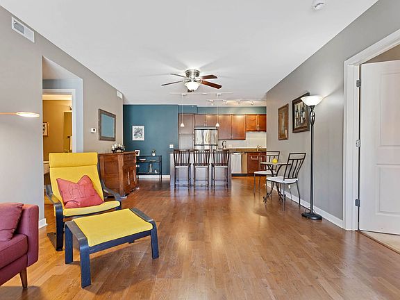 3rd image of 5858 N Broadway St