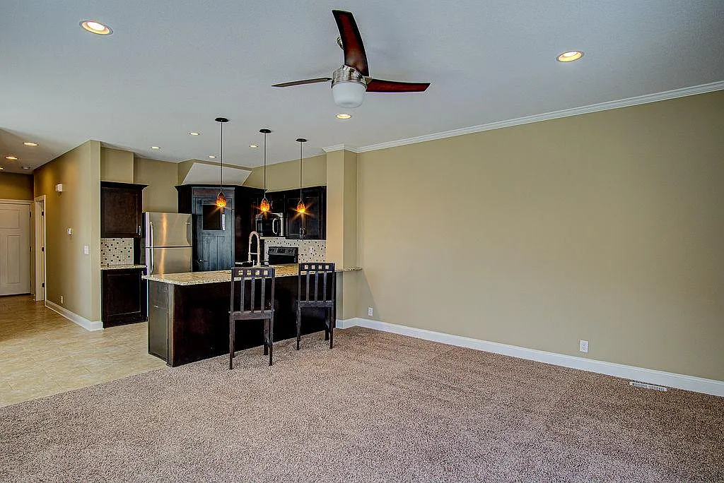 2 bed, 2.5 bath, 1750 sqft, $2,100 — Photo 3