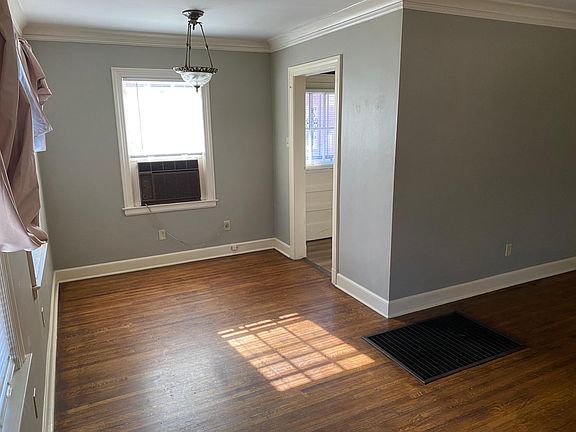 3rd image of 687 Loeb St