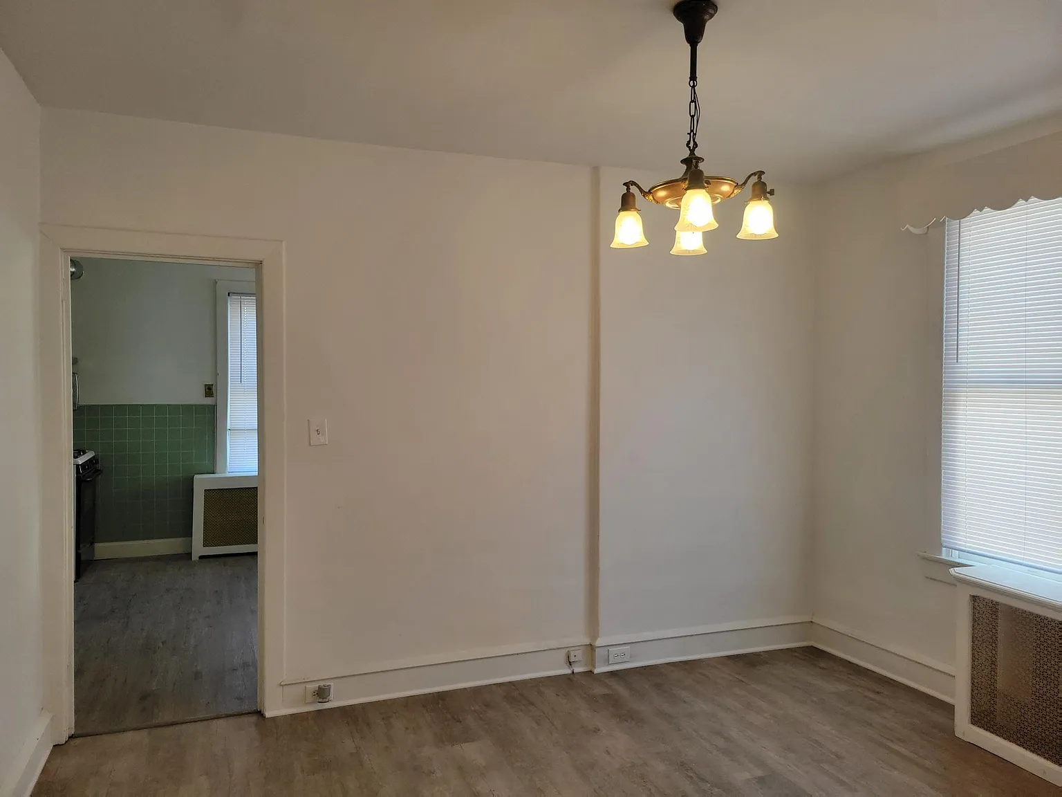 3 bed, 1200 sqft, $1,640 — Photo 2