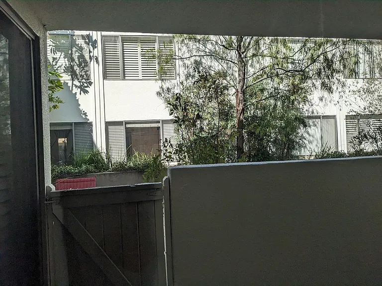 211 S Wilson Ave — Photo 14