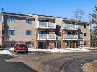 700 Hillside Dr APT 13, Petoskey, MI 49770