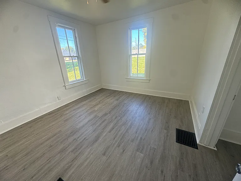 1037 S Webster St — Photo 5