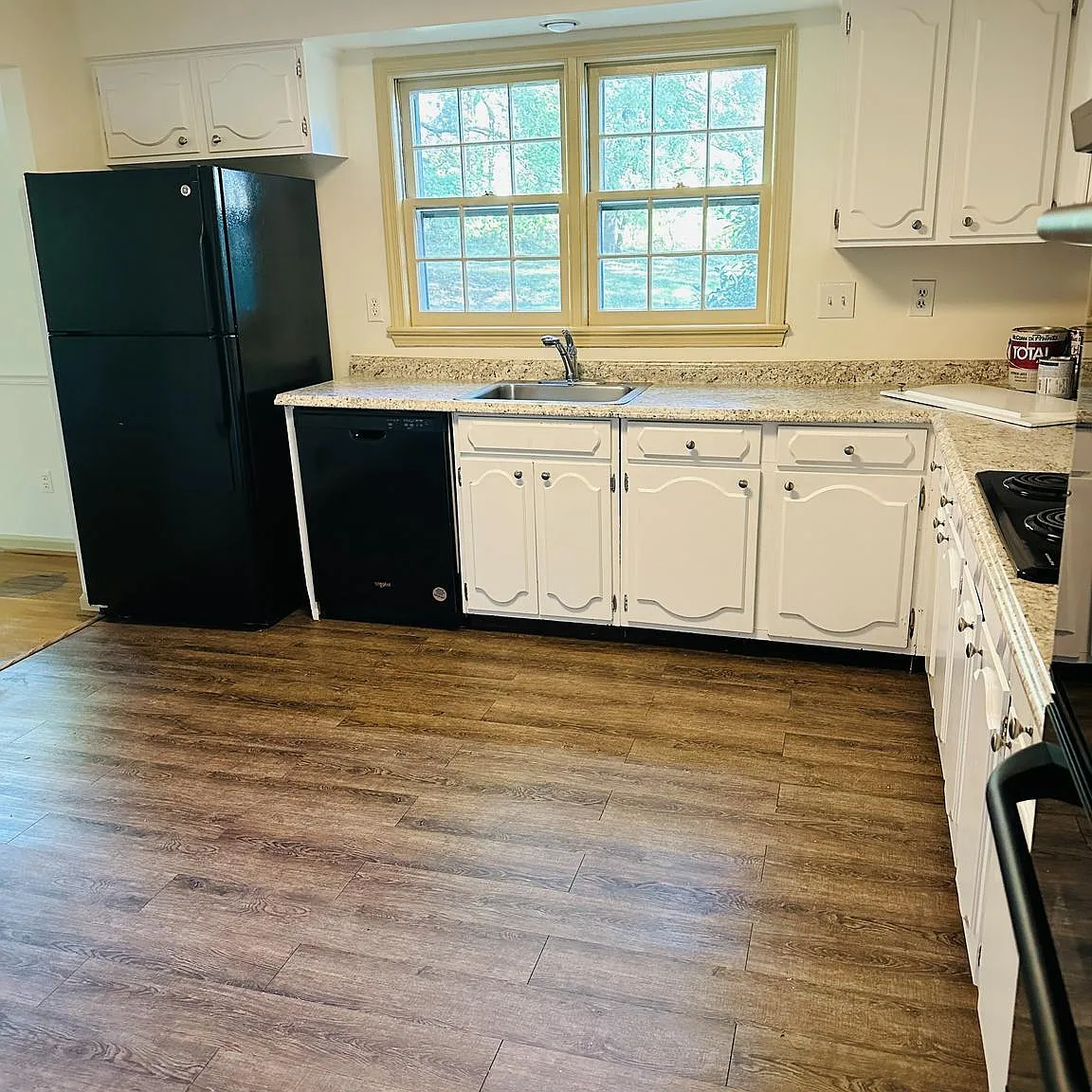 4 bed, 3.0 bath, 2164 sqft, $3,350 — Photo 4