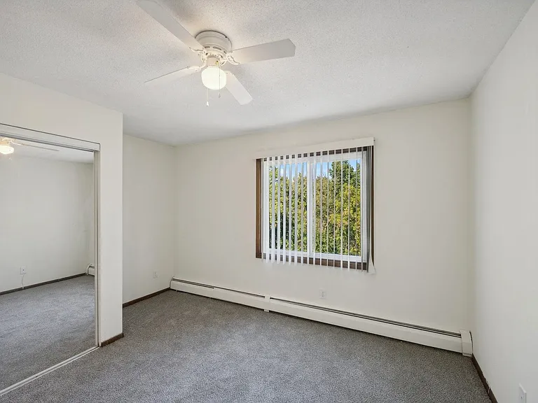 Edina Manor Apartments — Photo 10