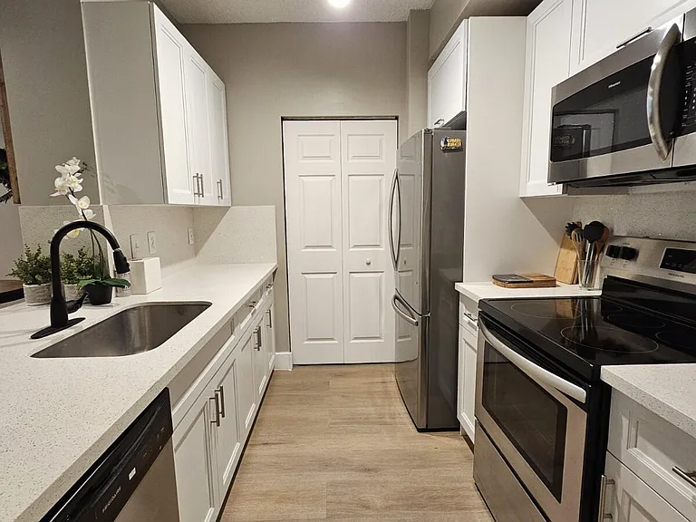 780 Sapodilla Ave #105 — Photo 4