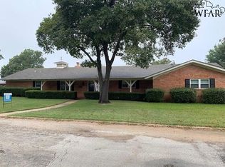 916 W South St, Henrietta, TX 76365