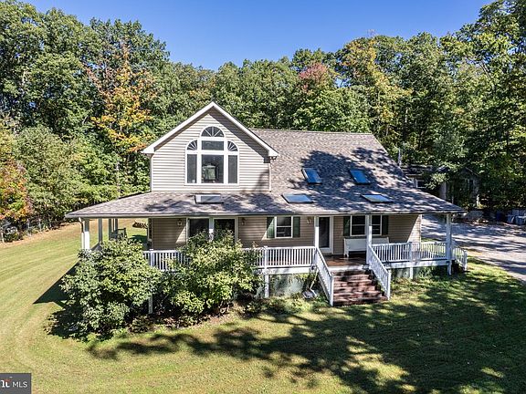2nd image of 1827 Benedict Rd