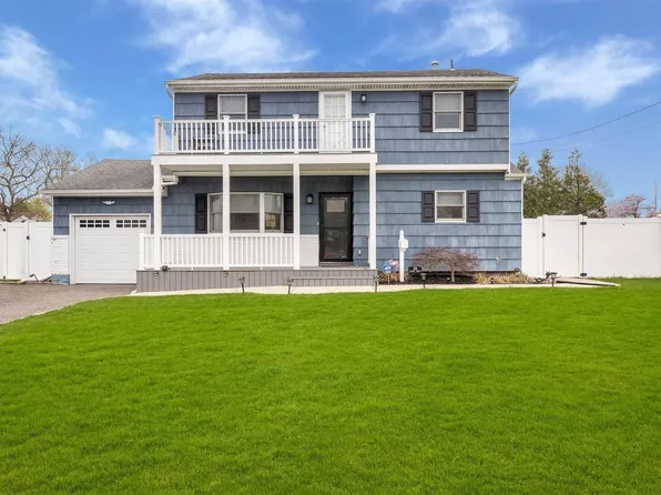 199 Bayview Avenue, Bayport, NY 11705