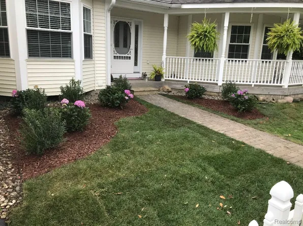 5883 Clarkston Rd, Clarkston, MI 48348