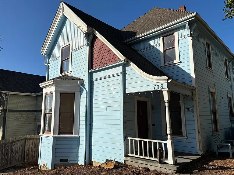 708 York St — Photo 9