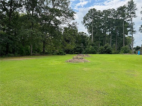 3rd image of 121 Sherwood Ln