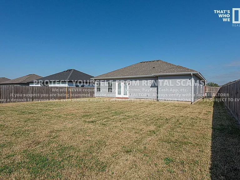 211 Grove Ln — Photo 16